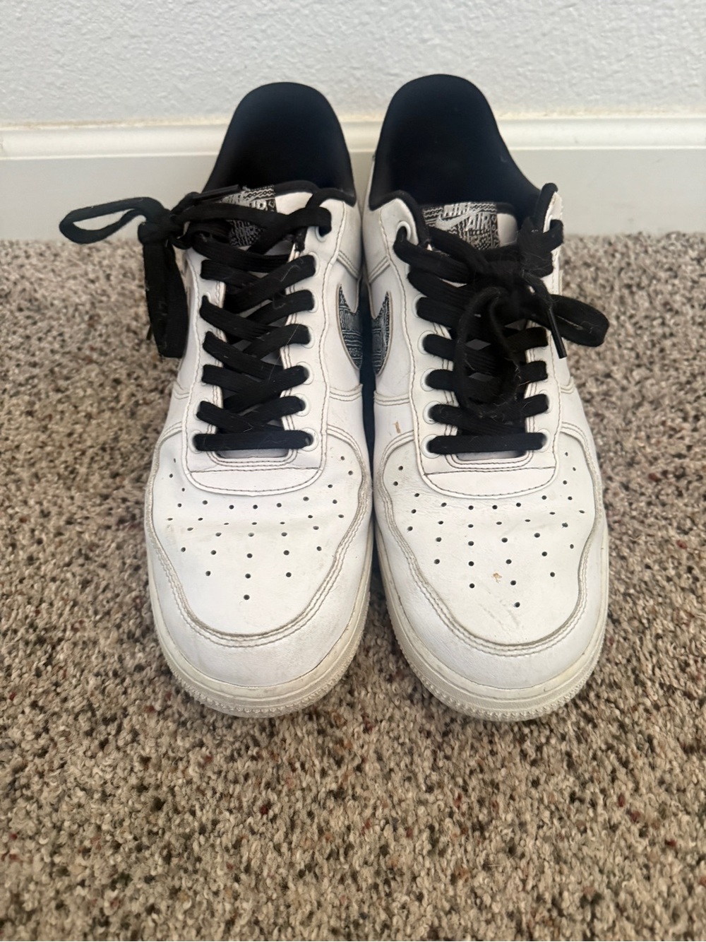 Nike Men’s White and Black Leather Sneakers